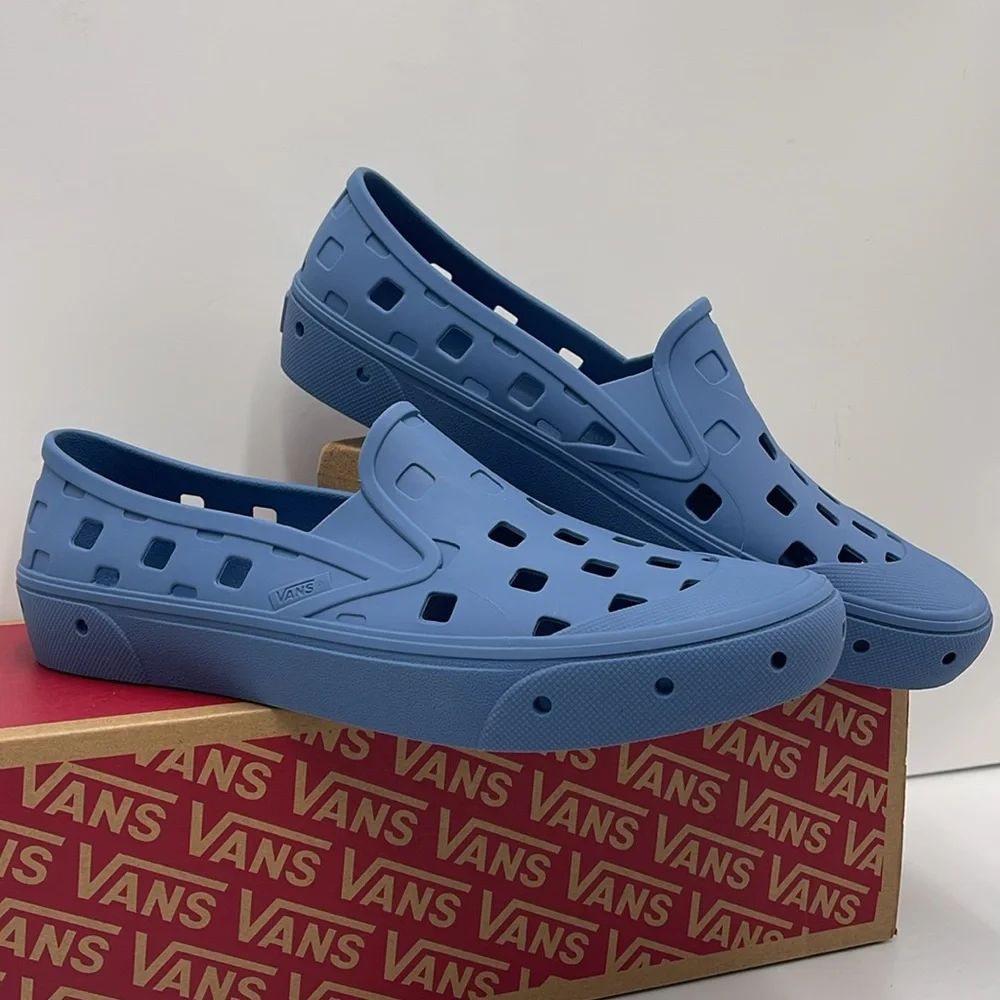 Vans • WMNS Slip-On Trk
Captains Blue
VN0A5HF8ZR8
Sneakers - Picture 6 of 16